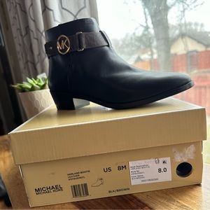 Micheal Kors Leather Harland Bootie Size 8